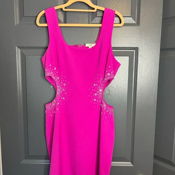 Elegant Pink Sleeveless Dress - Picture 2 of 4
